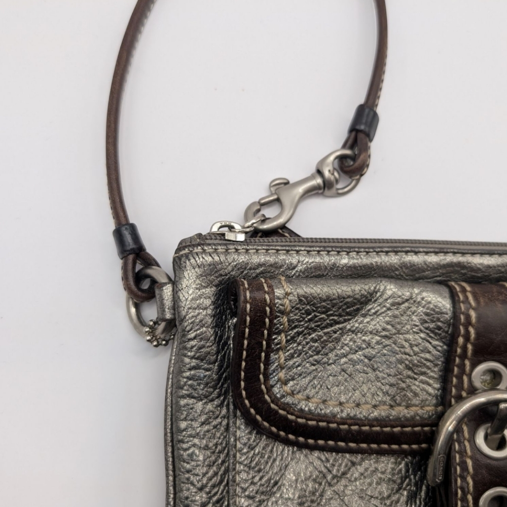 Coach Vintage Soho Mini Silver Metallic Zip Wristlet - Picture 4 of 15